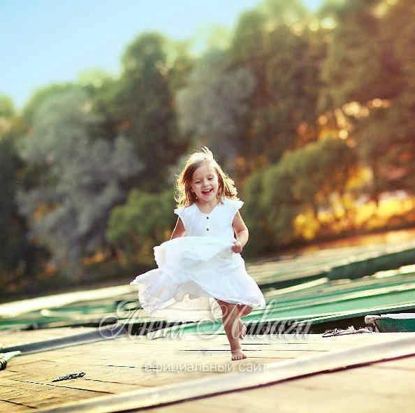 Анна Павага — In the Harbour of Happiness, frame 6